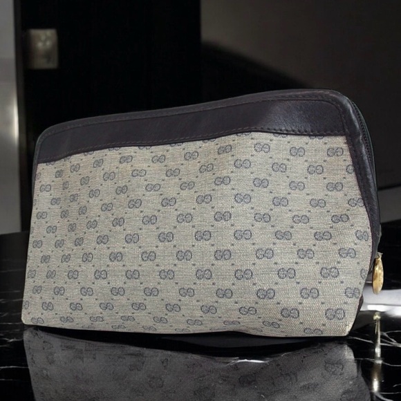 GUCCI Vintage Cosmetic Bag ๐ - Picture 3 of 14